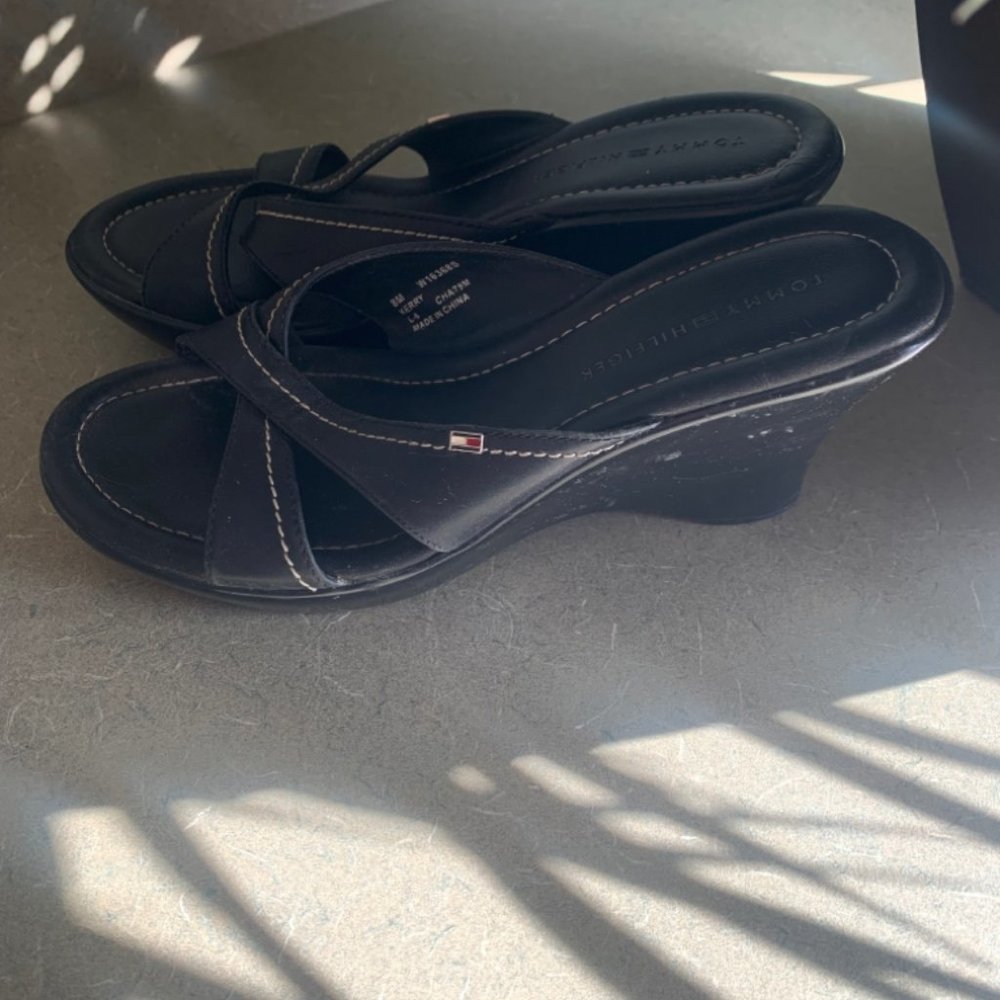 Vintage Y2K  Tommy Hilfiger leather sandals. kerry Black wedge Size 8 lik